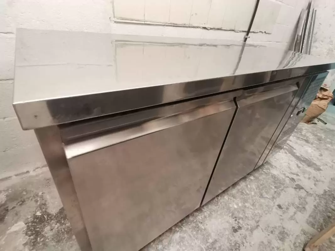 Q11,900 Articulos de cocina | mesa refrigerada enfriador inoxidable