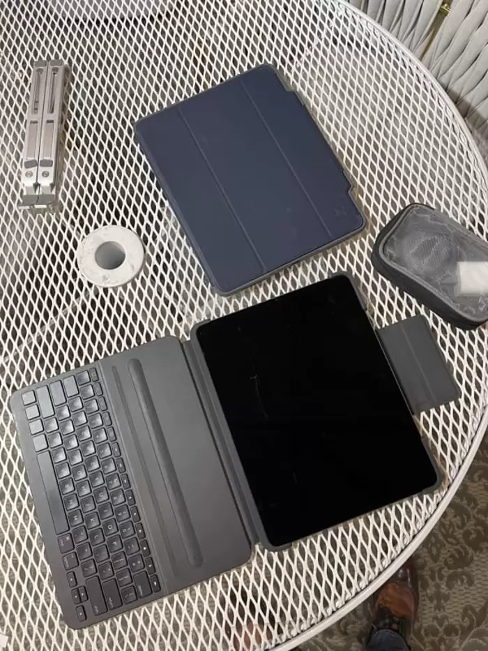 Q7,000 Ipads y tablets | ipad pro 5ta generacion 256 gb 2 extra case con teclados