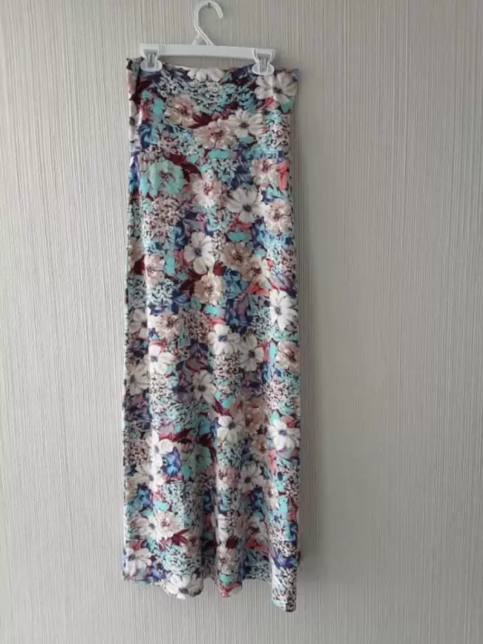 Q50 Bonito vestido floreado talla s