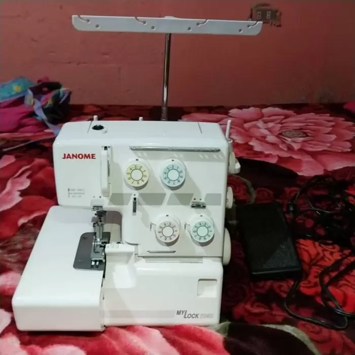 Q1,100
 

 (Rebajado 50%) Maquina de coser Janome Overlock 204D