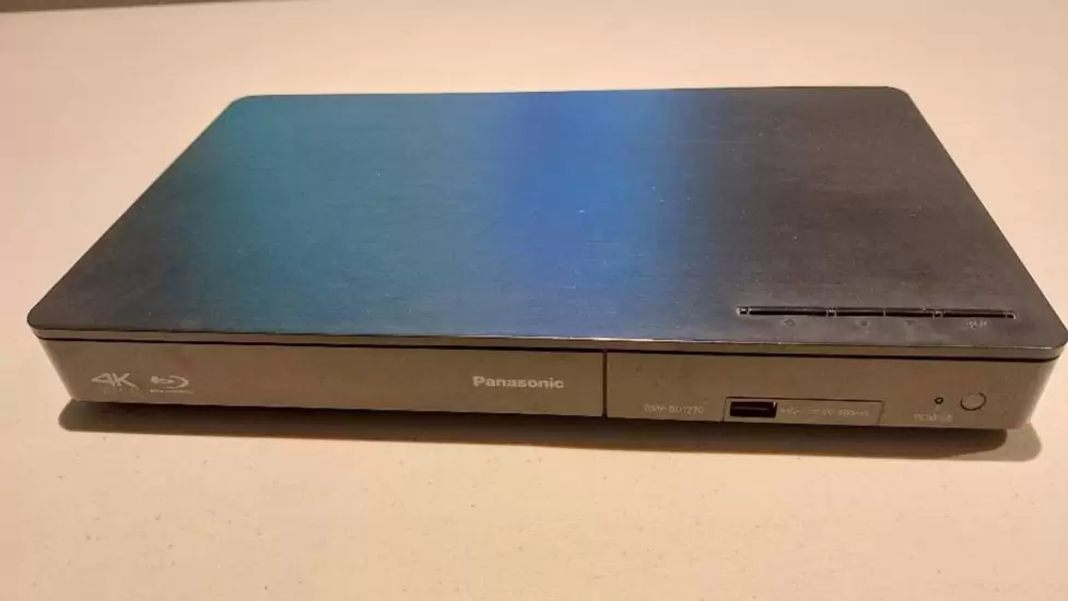 Q1,200 Vendo smart DVD blue ray Panasonic